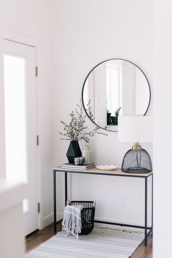 Console table đặt cạnh cửa ra vào