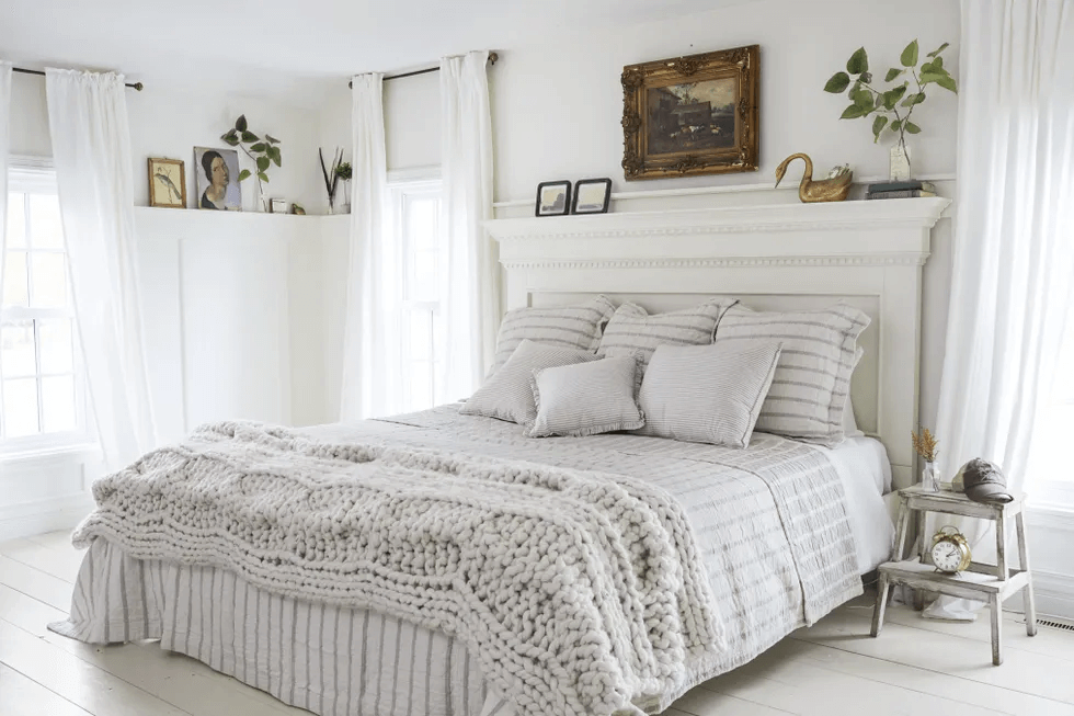 Mẫu phòng ngủ màu trắng đơn giản phong cách Homefarm