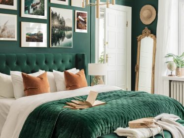 phòng ngủ màu xanh lá cây hoặc xanh ngọc lục bảo