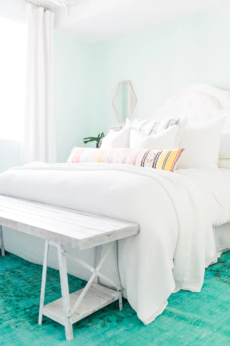 thiết kế mẫu phòng ngủ màu xanh ngọc pastel ngọt ngào