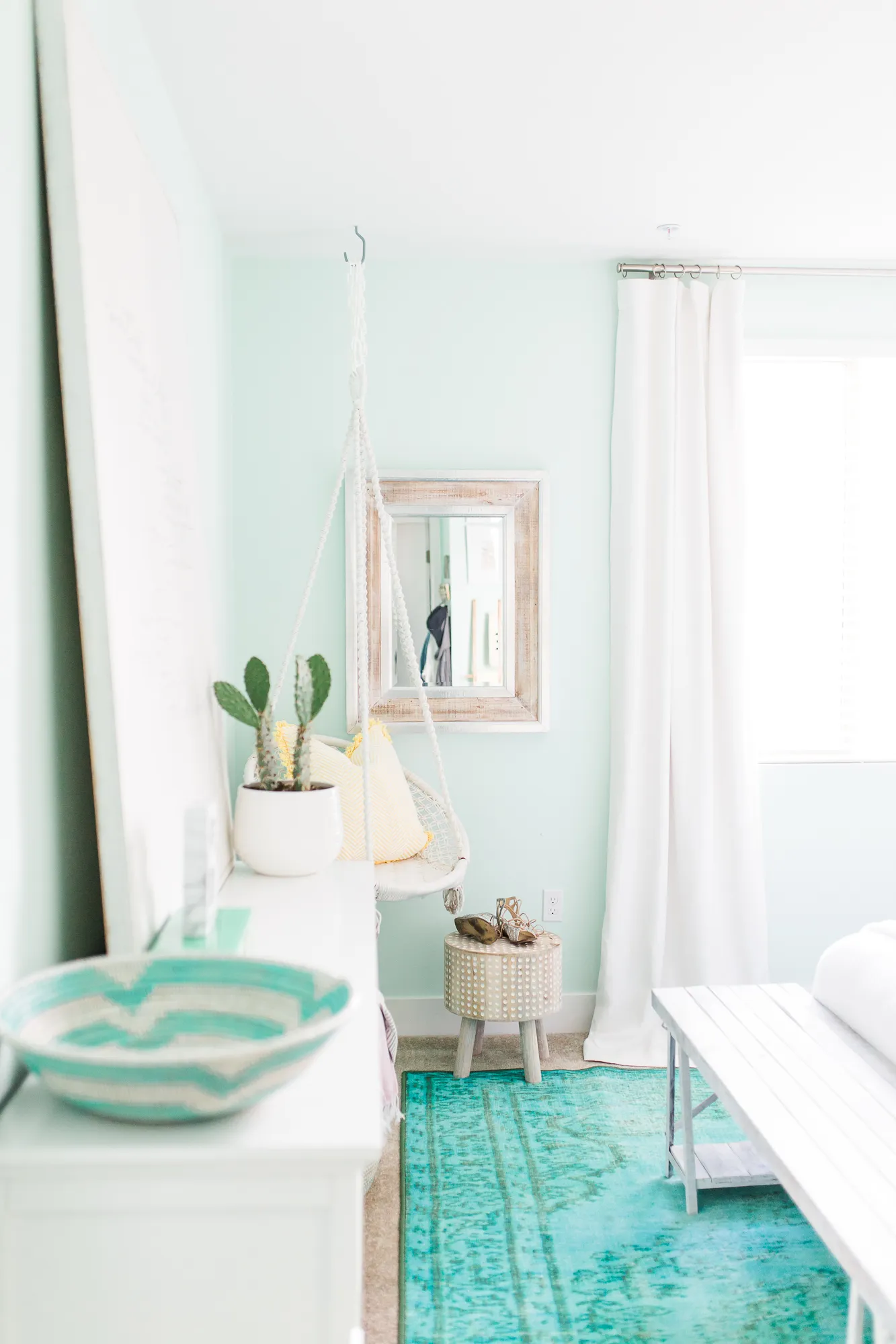 thiết kế mẫu phòng ngủ màu xanh ngọc pastel ngọt ngào