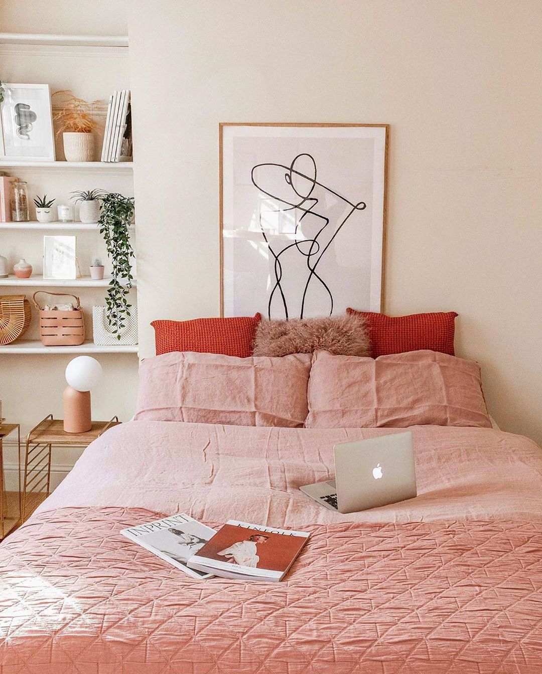 Phòng ngủ màu hồng đào