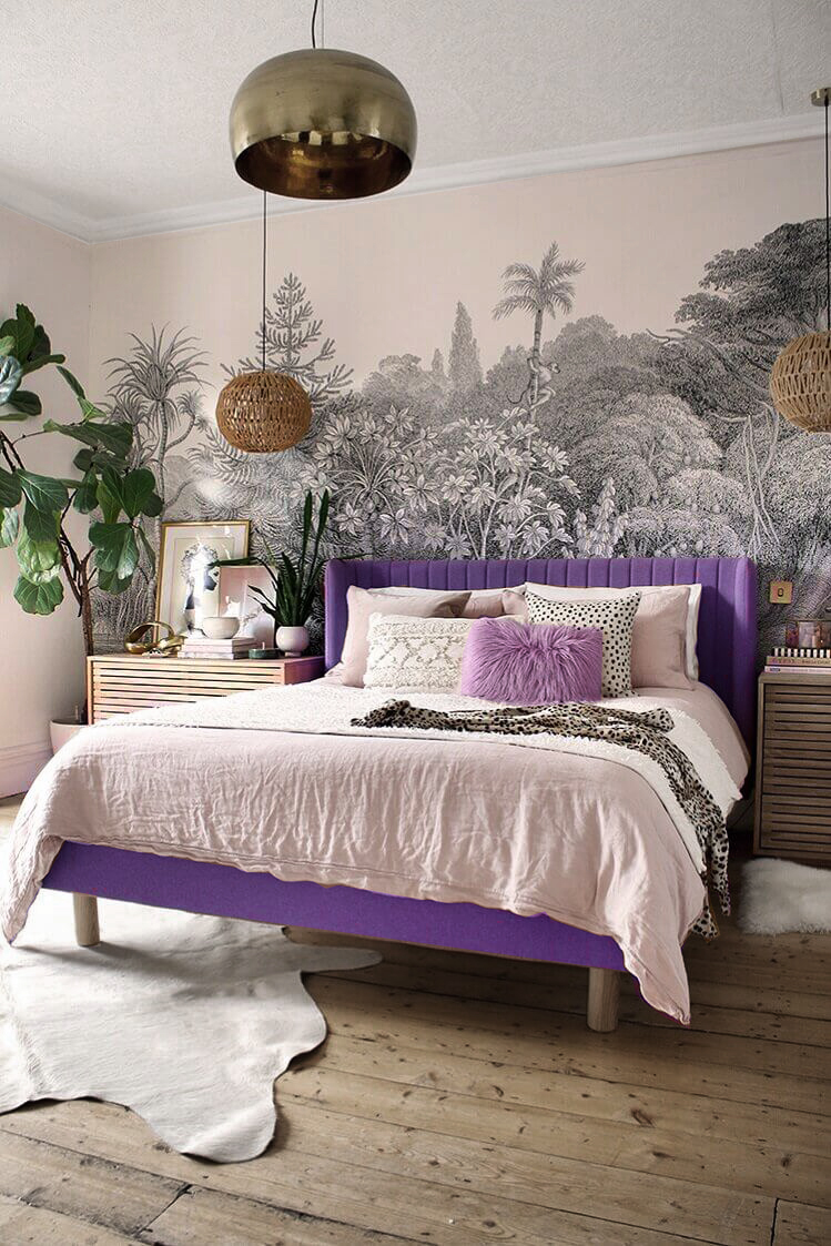 Trang trí phòng ngủ màu tím với giường nổi bật
