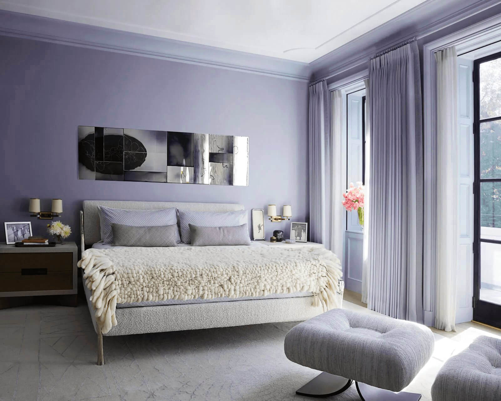 Mẫu phòng ngủ master màu tím pastel dễ dùng 