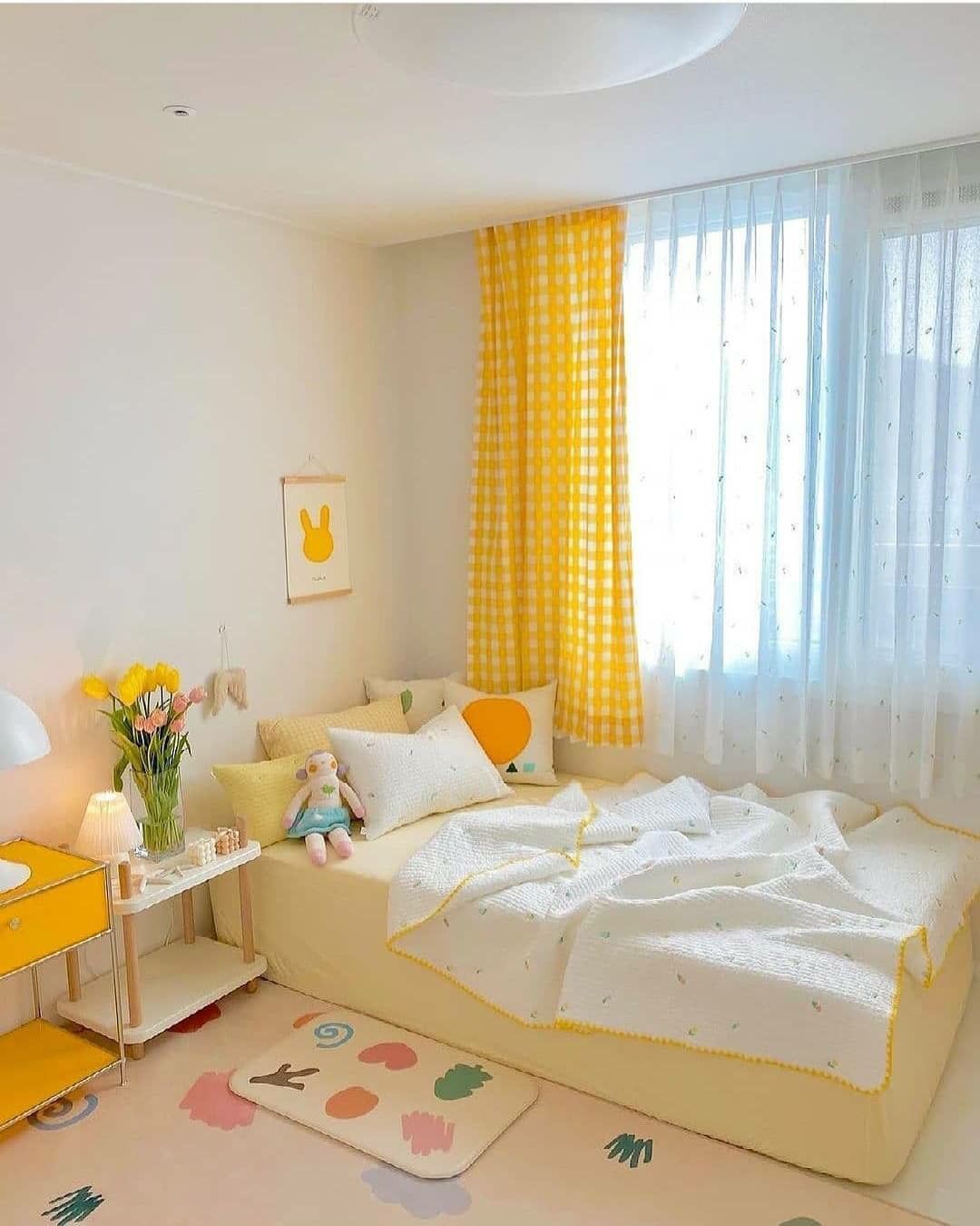mẫu phòng ngủ màu vàng cute cho bạn nữ