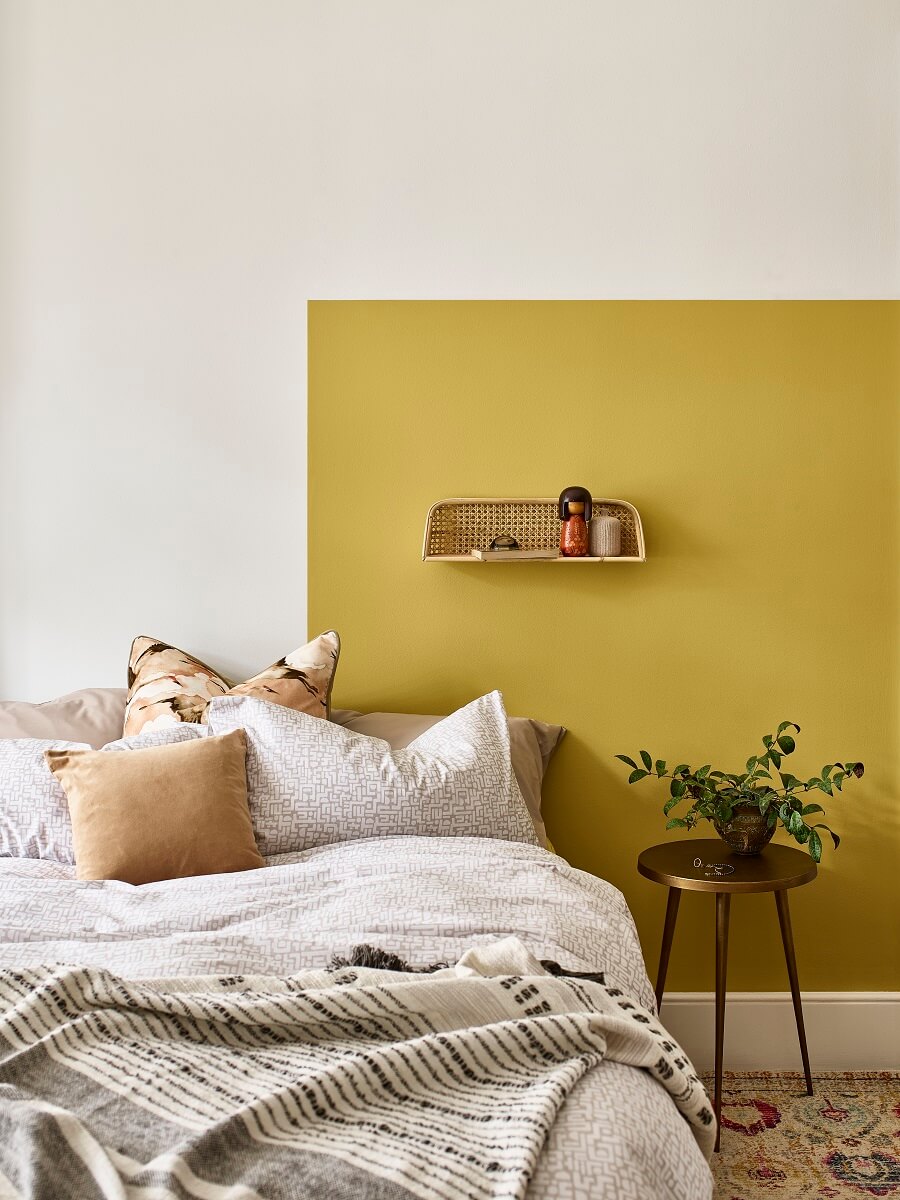 Phòng ngủ đẹp màu vàng mustard nhạt