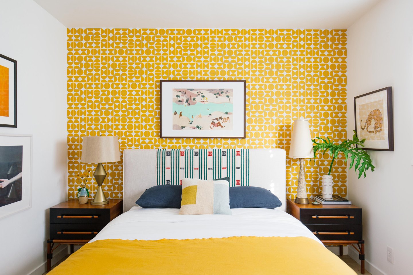 giấy dán tường phòng ngủ màu vàng