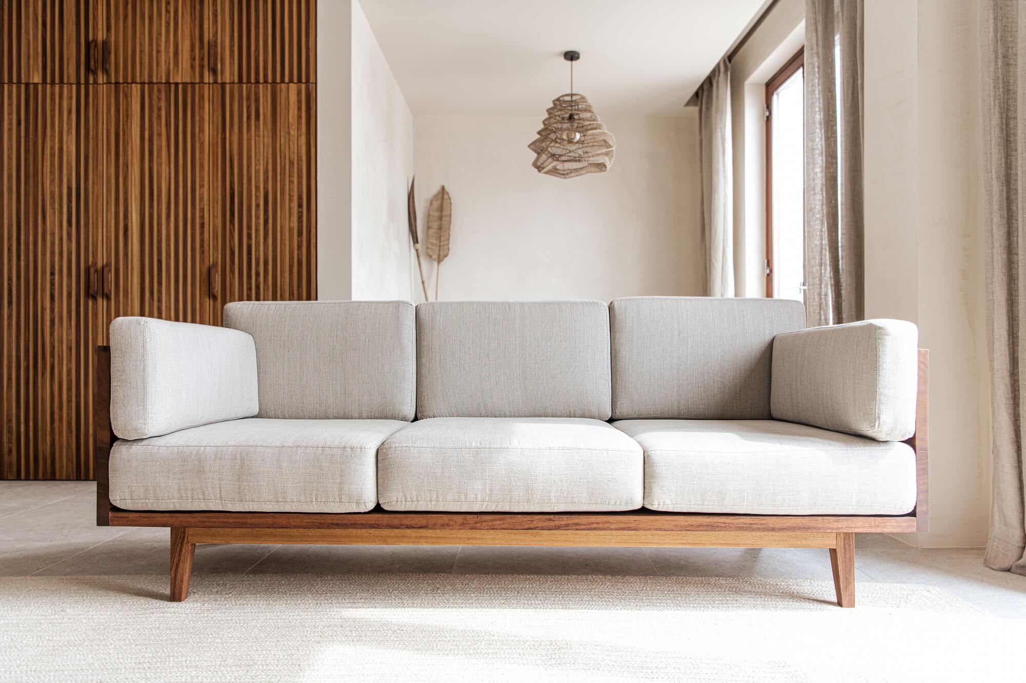 Mẫu sofa gỗ phòng khách kết hợp đệm ngồi tách