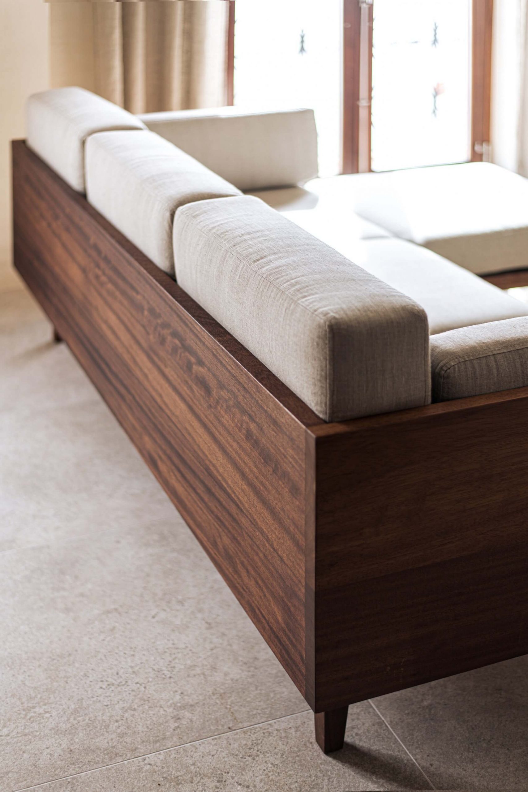Sofa gỗ đẹp và đơn giản, phù hợp các thiết kế trẻ