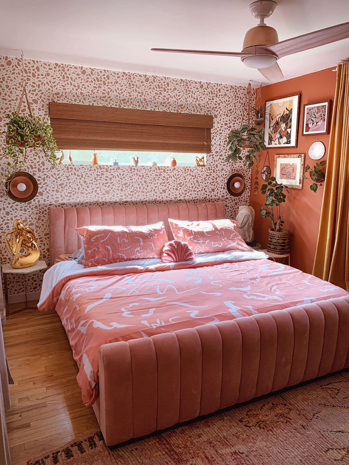 phòng ngủ màu hồng đào