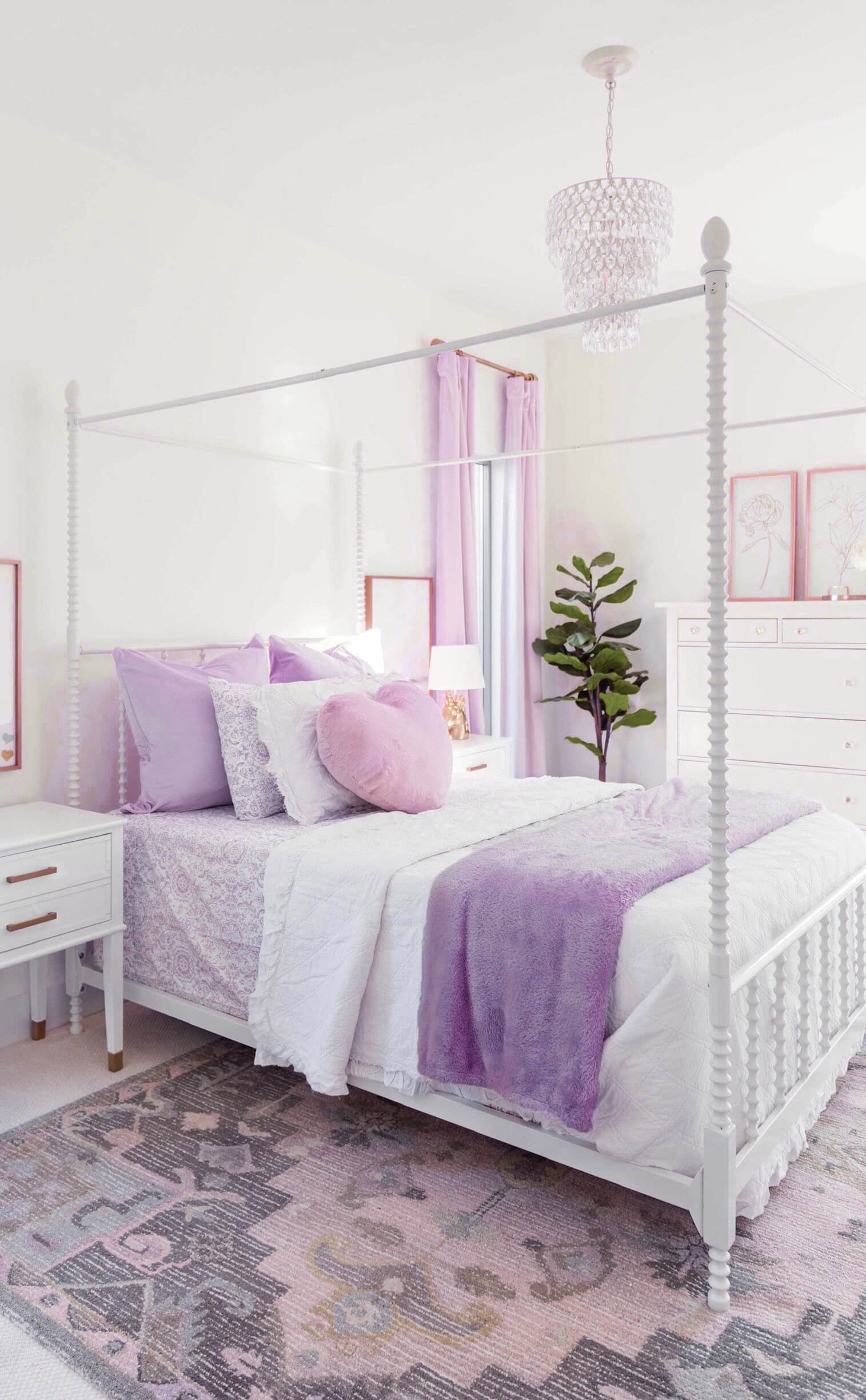trang trí phòng ngủ màu tím cho nữ