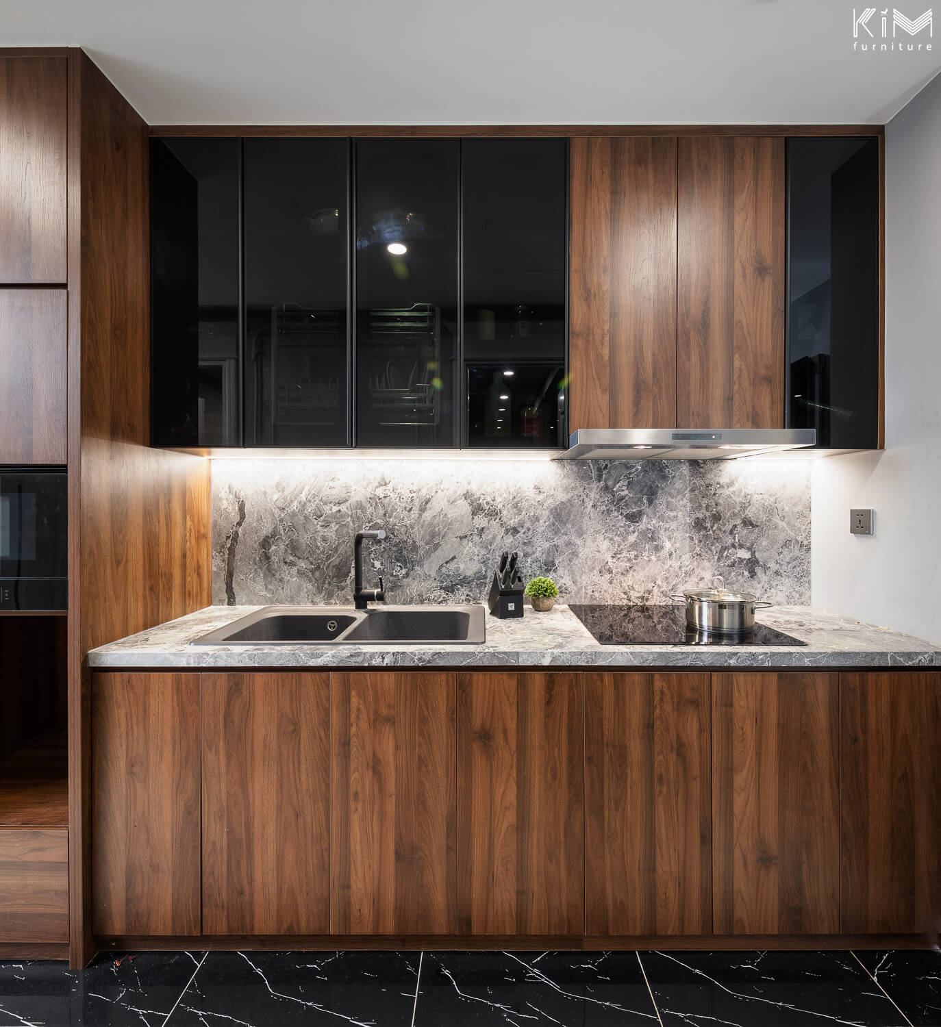 Tủ bếp hiện đại nhỏ gọn phù hợp cho căn hộ diện tích nhỏ