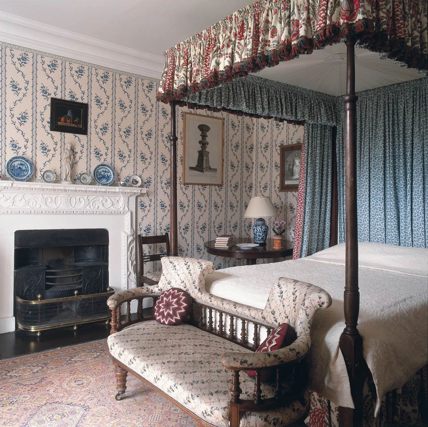 Giấy dán tường phòng ngủ trong phong cách cổ điển