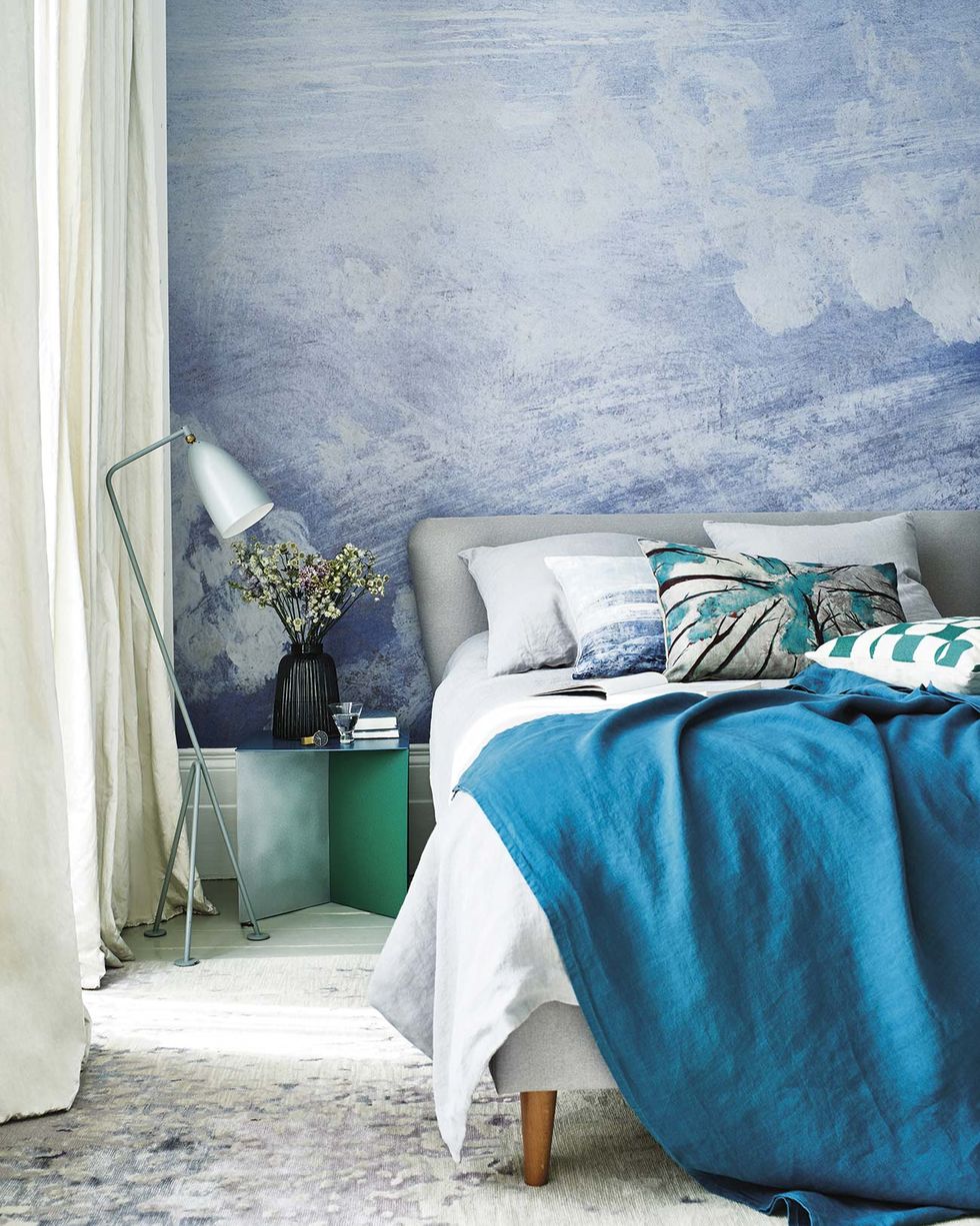Giấy dán tường phòng ngủ màu xanh đẹp