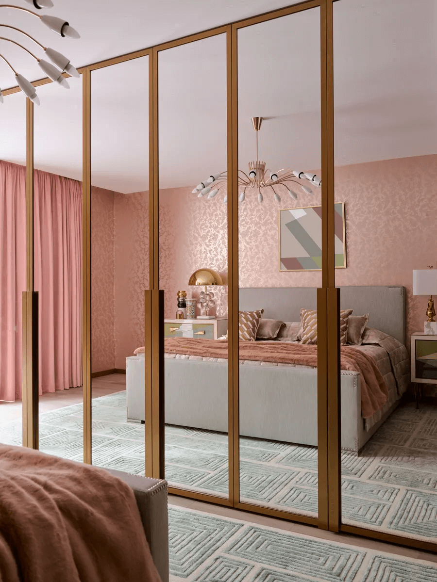 Giấy dán tường phòng ngủ màu hồng với họa tiết chìm nhẹ nhàng