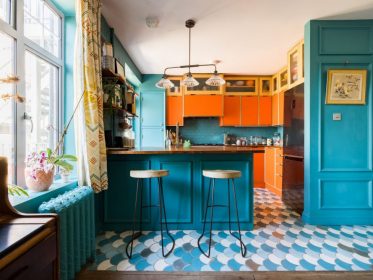 Decor nhà bếp đẹp với những màu sắc nổi bật
