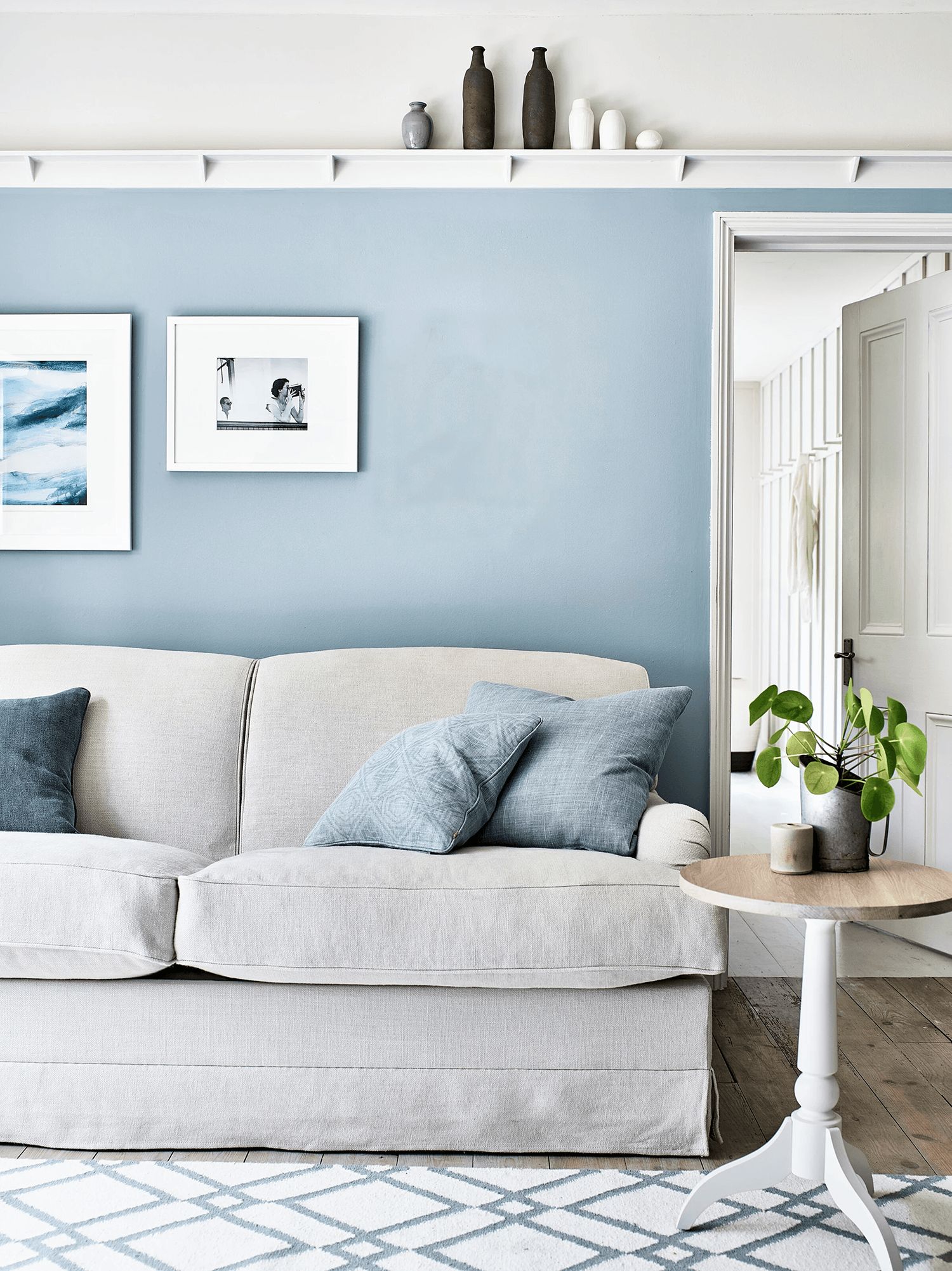 Mẫu phòng khách màu xanh dương đơn giản