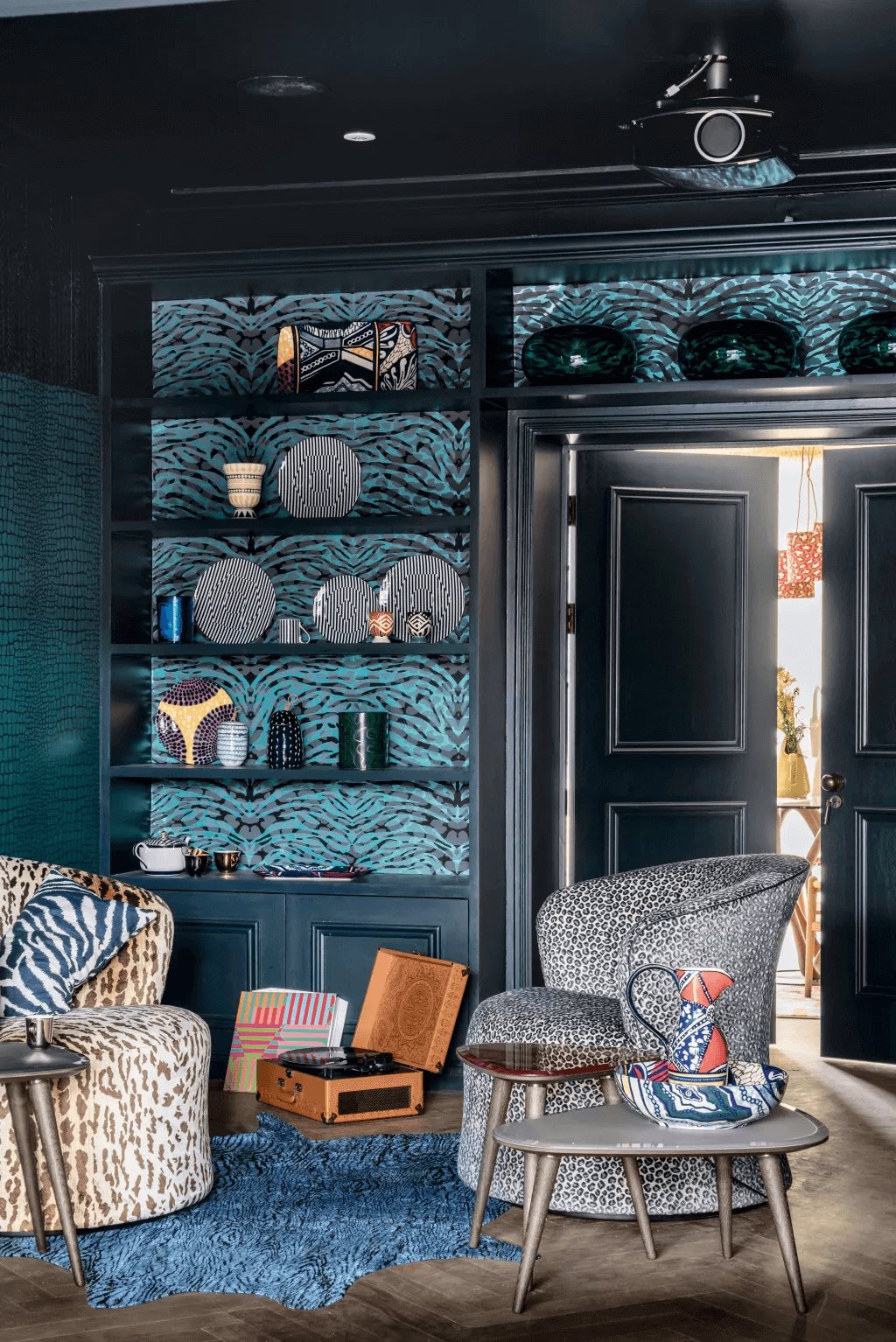 Phòng khách màu xanh dương modern luxury