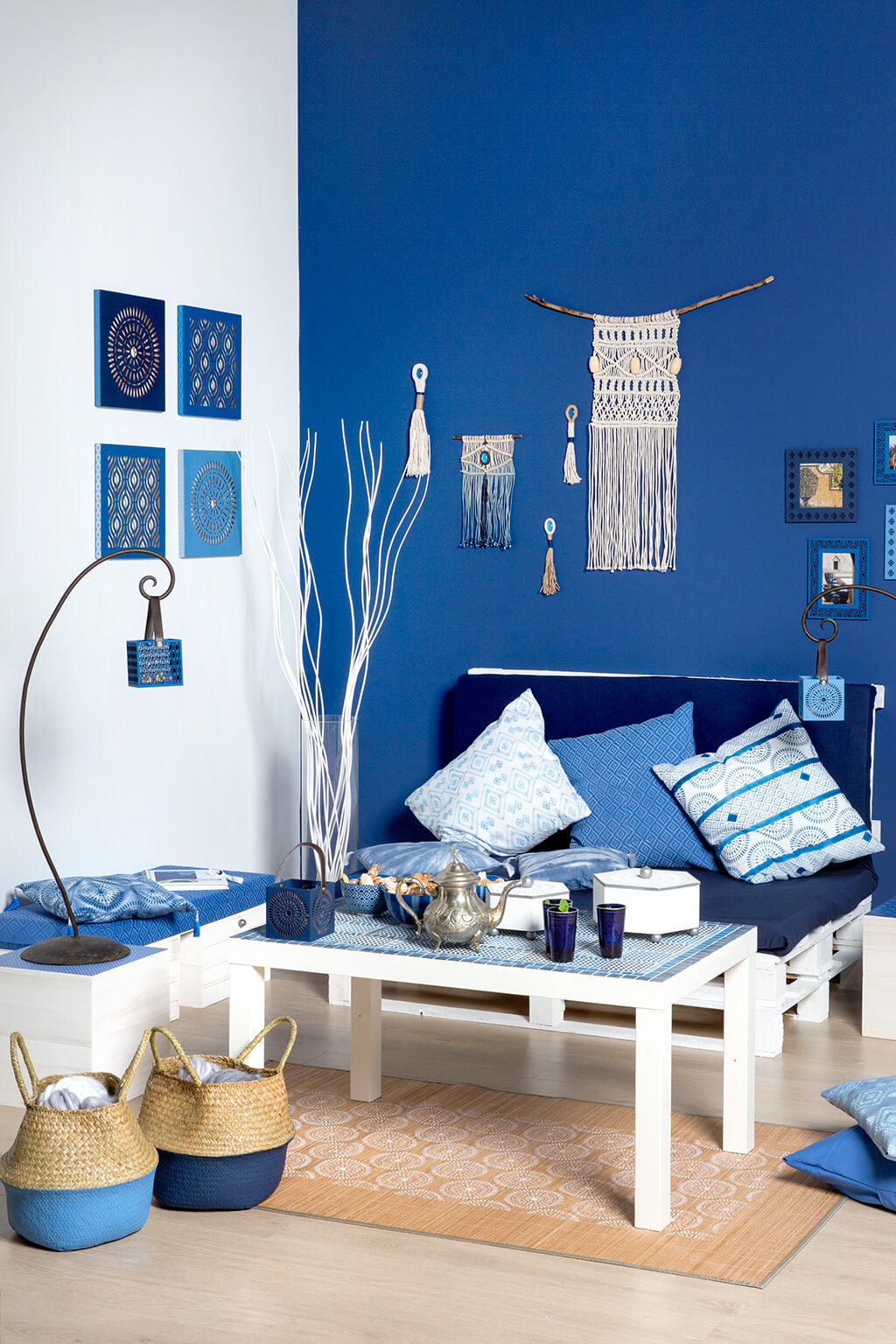 phòng khách màu xanh dương phong cách Bắc Âu