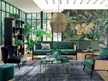 Phòng khách màu xanh lá cây với giấy dán tường
