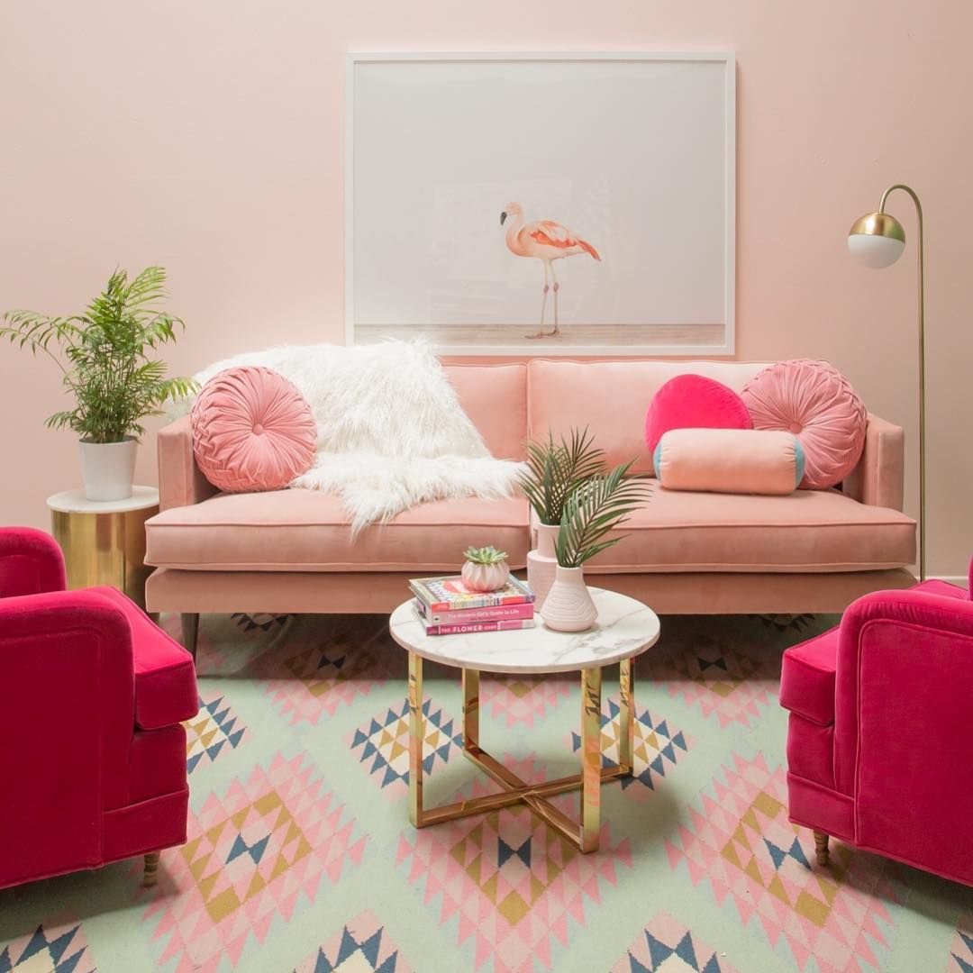 Một mẫu phòng khách kết hợp giữa các tông màu hồng cực nữ tính