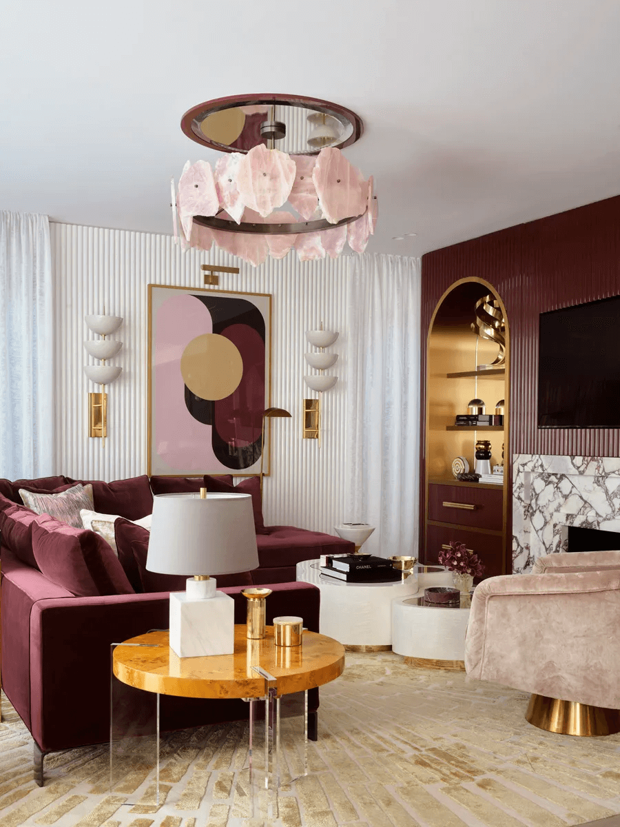 phòng khách màu hồng kết hợp màu mận