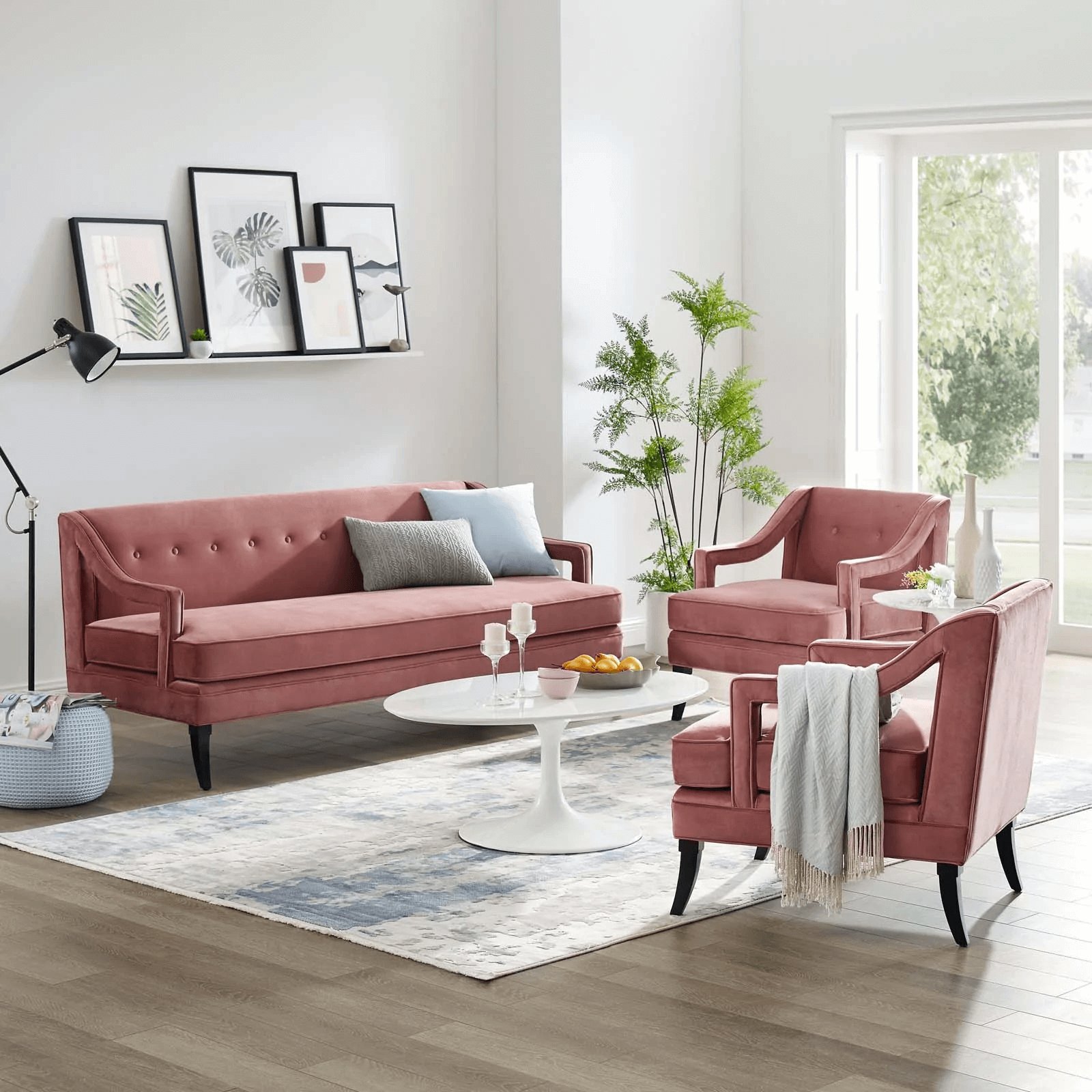 Sofa màu hồng đậm cho phòng khách gia đình