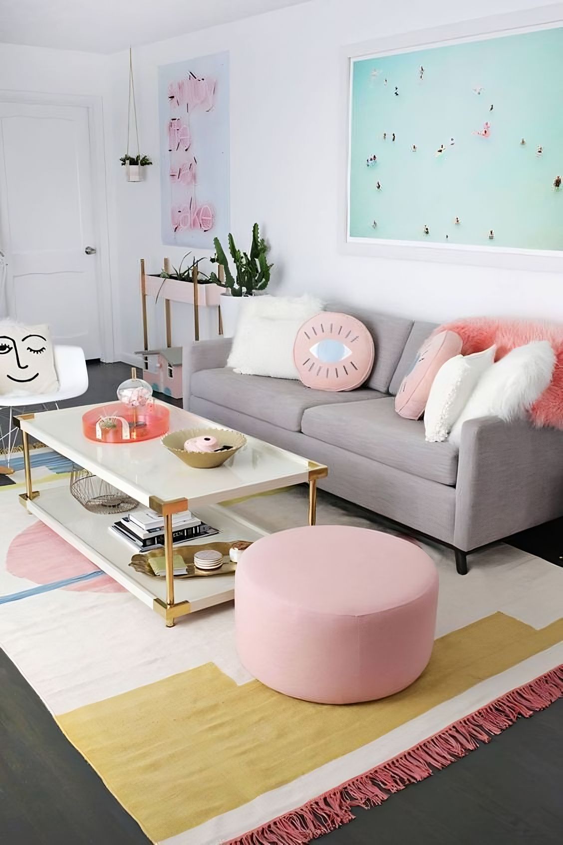 phòng khách màu hồng và xanh mint