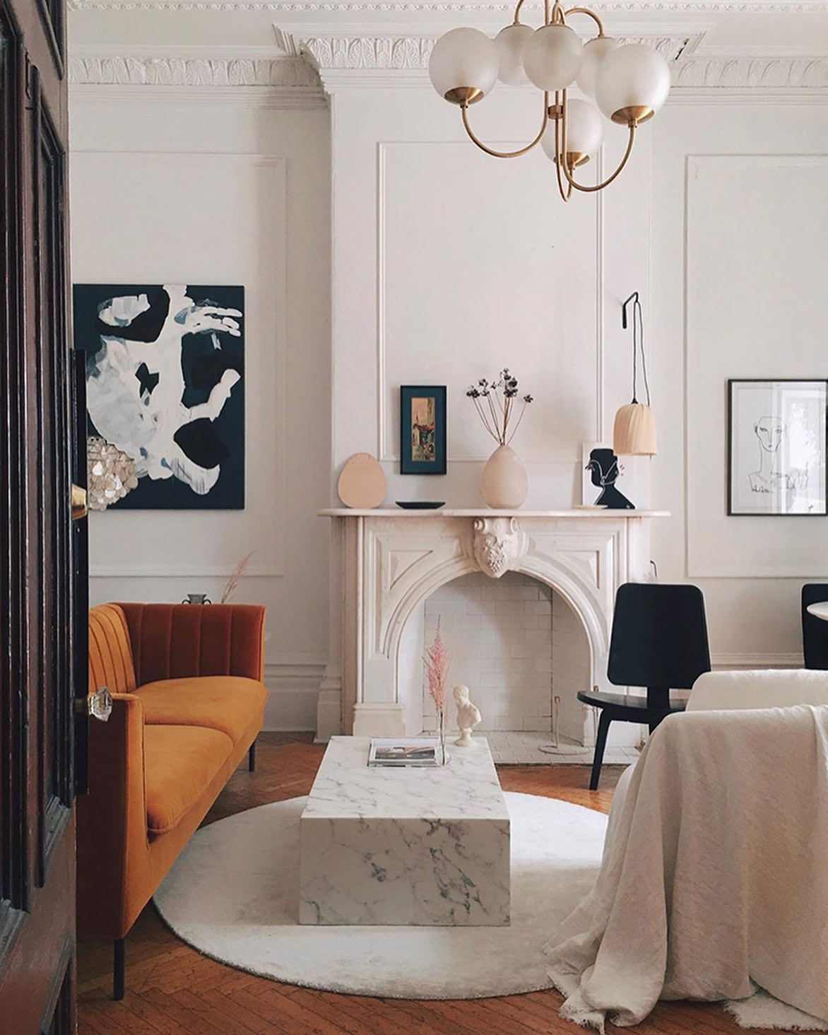 sơn phòng khách màu trắng Art Deco
