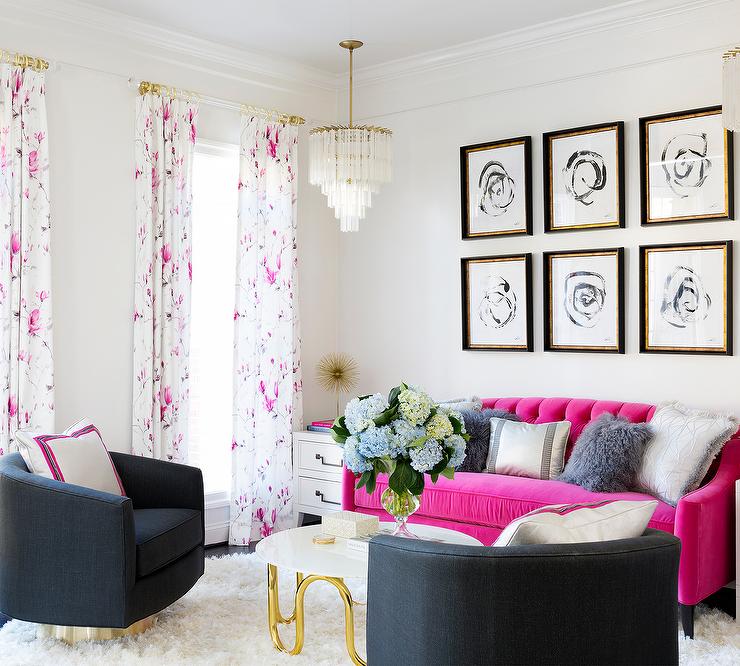 Thiết kế phòng khách với 3 gam màu: hồng rực, xanh than và trắng