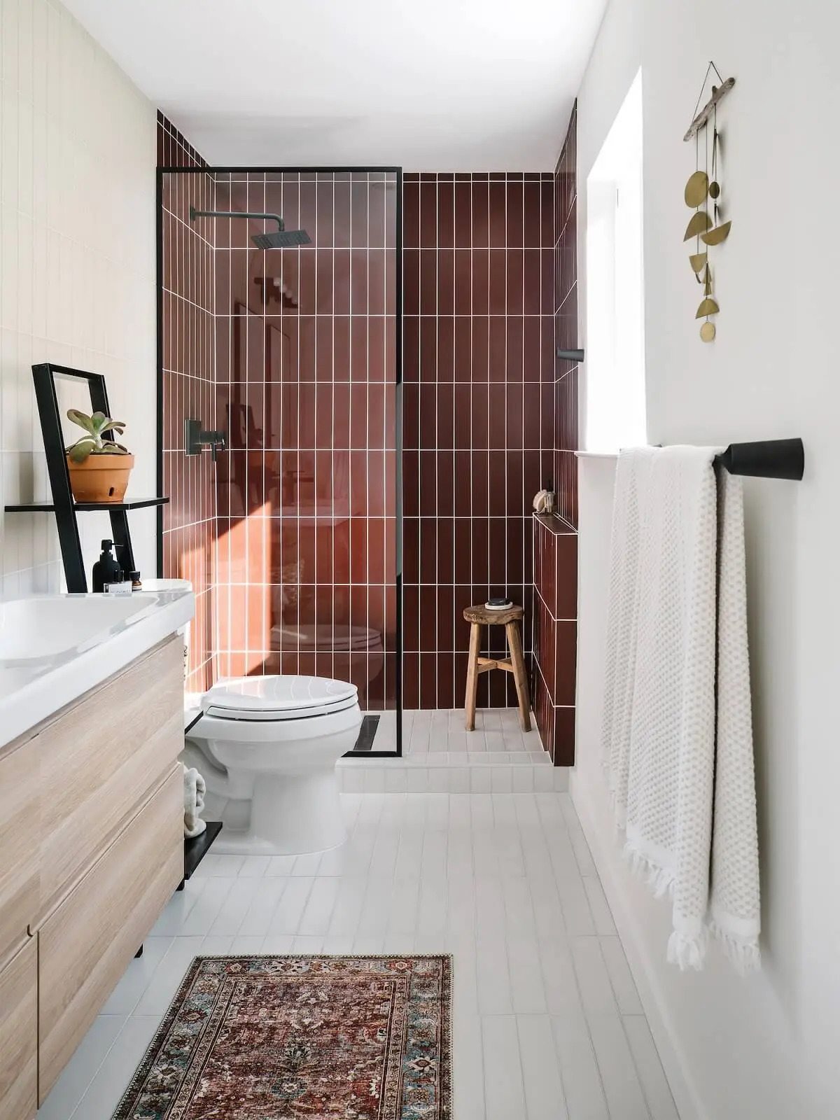 Mẫu phòng tắm kính đẹp với gạch mosaic