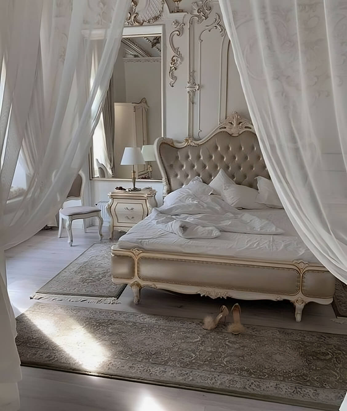 mẫu phòng ngủ hoàng gia màu trắng